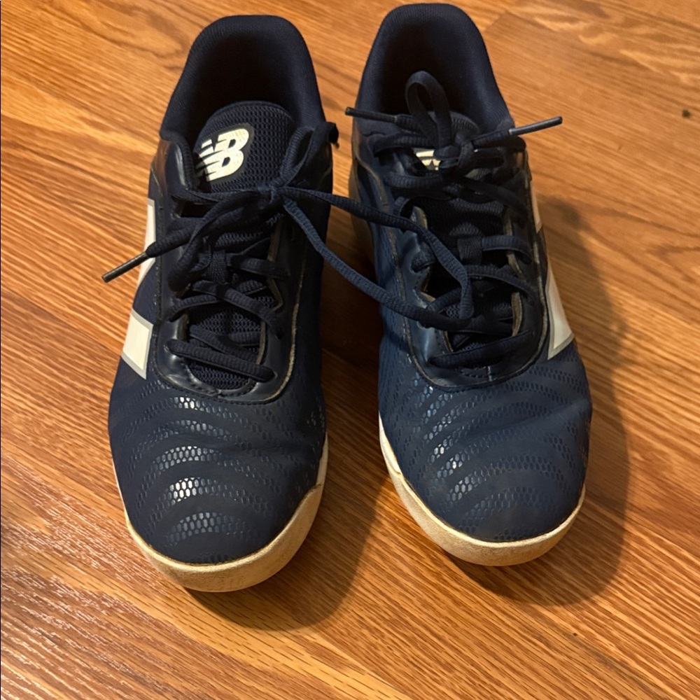 New Balance Men's Dark Blue and Cream Baseball cleats